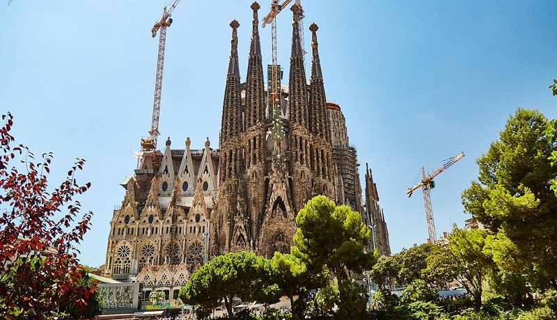 Top 10 Beautiful Places to discover in Barcelona, Spain