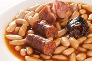 spanish dish: Fabada Asturiana